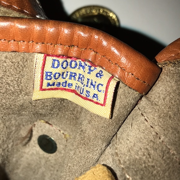 Vintage Dooney and Bourke flap bag - Picture 16 of 16